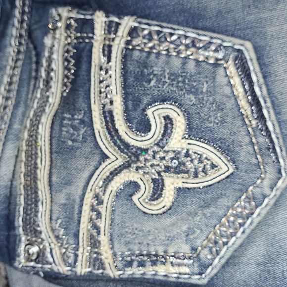 ROCK REVIVAL JAYLYN IRIDESCENT SEQUINS RHINESTONES CAPRI DENIM JEAN - Picture 3 of 16